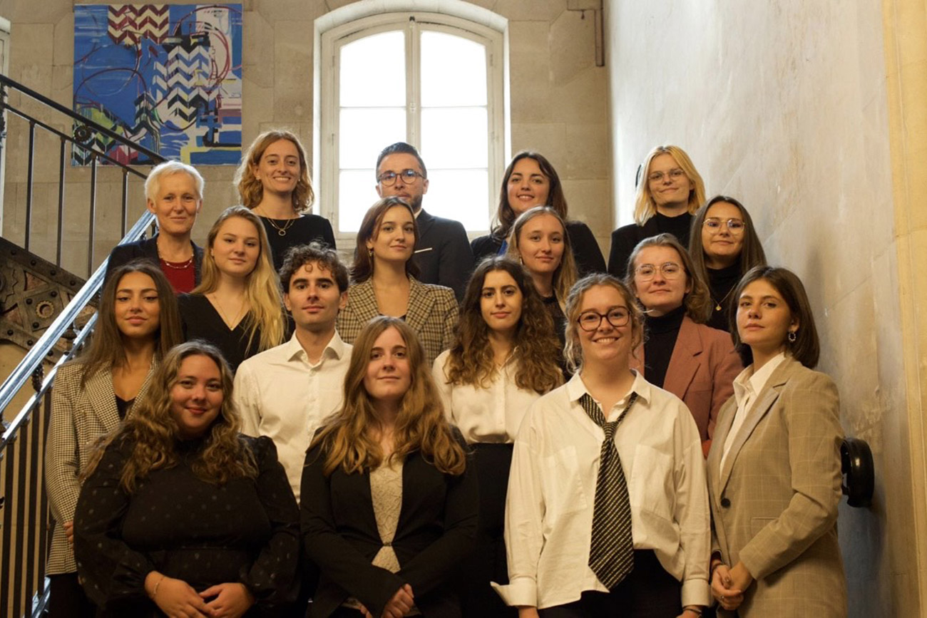 Photo de la promotion 2023-2024 du M2 Communication, sociologie du droit et de la justice Photo de la promotion 2023-2024 du M2 Communication, sociologie du droit et de la justice