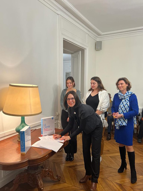 Photo de la signature du partenariat entre le M2 Communication et sociologie du droit et de la justice et Lamy Liaisons