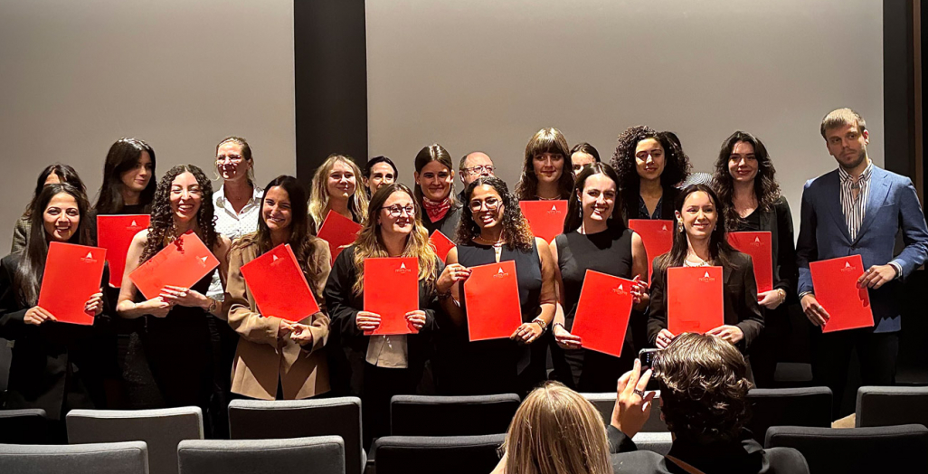 Photo de la remise de diplôme de la promotion 2024-2025 du M2 Communication et sociologie du droit et de la justice