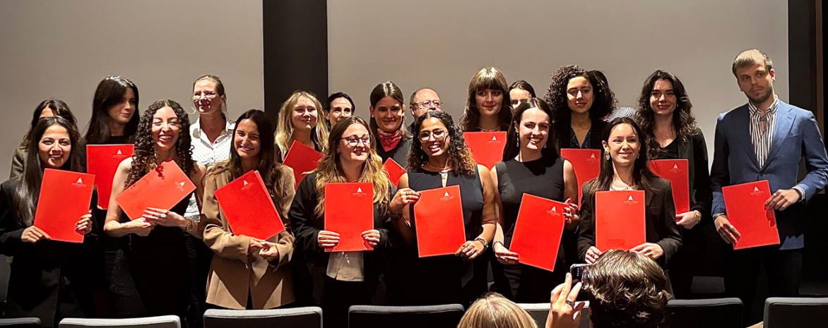 Photo de la remise de diplôme de la promotion 2024-2025 du M2 Communication et sociologie du droit et de la justice Photo de la remise de diplôme de la promotion 2024-2025 du M2 Communication et sociologie du droit et de la justice