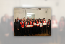 Photo de groupe de la remise de diplome 2023 du M2 Communication et sociologie du droit et de la justice